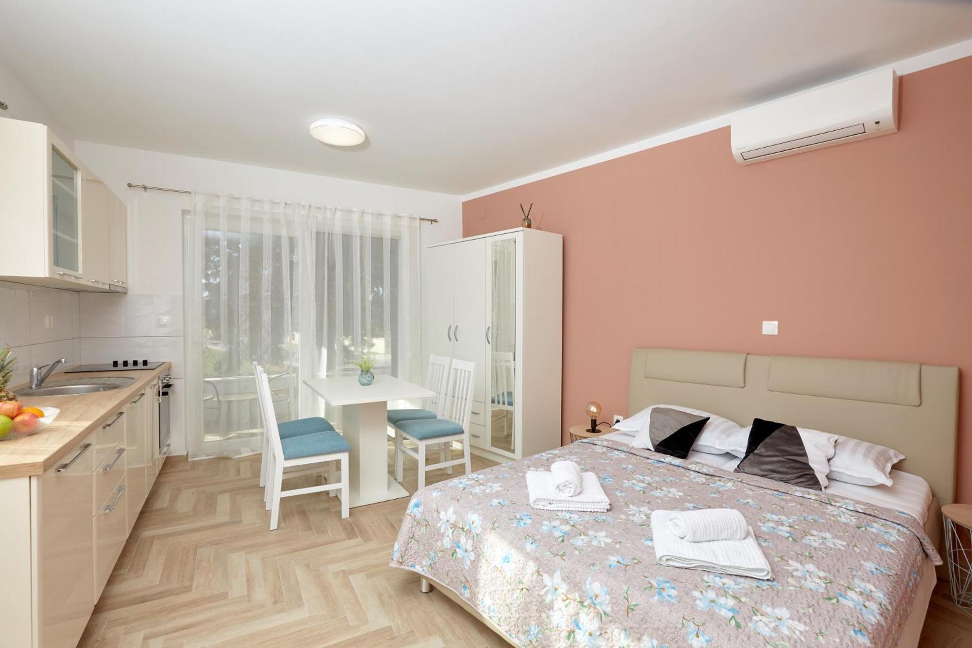 Apartments Nika Turanj Rom bilde